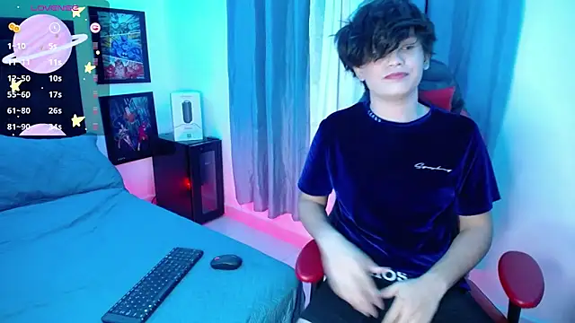 Snapshot of andyboy- chatting on 03.23.25 andyboy- online show from 03.23.25