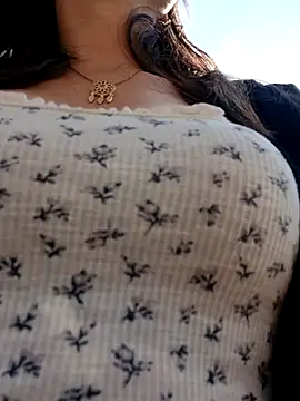 Snapshot of Violeta_12- chatting on 10.25.25 Violeta 12- online show from 10.25.25