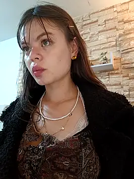 Snapshot of Violeta_12- chatting on 11.21.25 Violeta 12- online show from 11.21.25