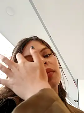 Snapshot of Violeta_12- chatting on 11.27.25 Violeta 12- online show from 11.27.25