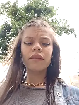 Snapshot of Violeta_12- chatting on 12.20.25 Violeta 12- online show from 12.20.25