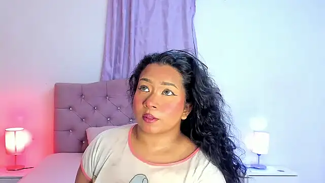Snapshot of Latinabombsheell chatting on 09.24.25 Latinabombsheell online show from 09.24.25