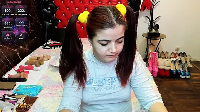 Anasunshine12 online show from 02.14.25