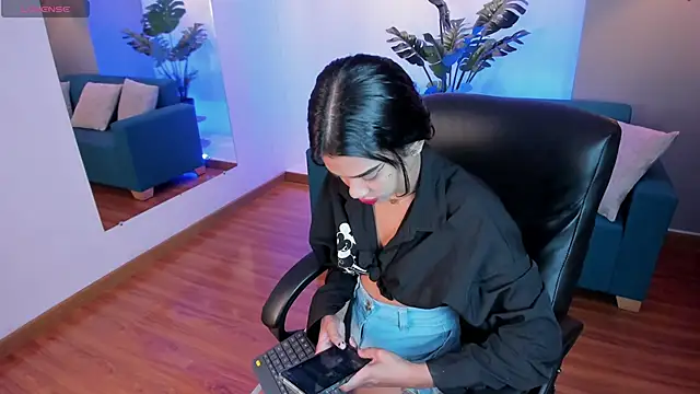 saracorraless online show from 01.25.25