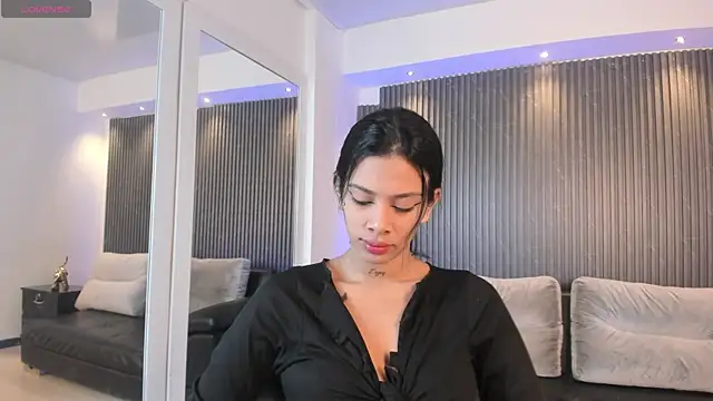 saracorraless online show from 10.03.25