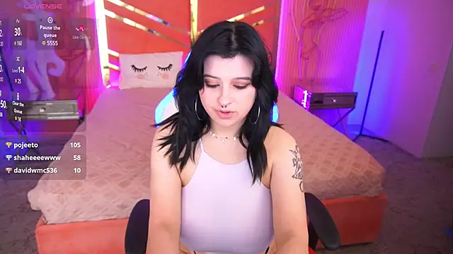 Miki Kivi online show from 12.18.24