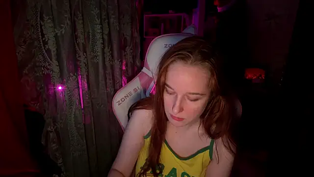 Snapshot of pearl_princess_ chatting on 12.19.25 pearl princess online show from 12.19.25