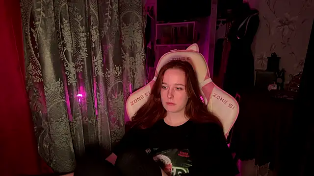 Snapshot of pearl_princess_ chatting on 02.12.26 pearl princess online show from 02.12.26