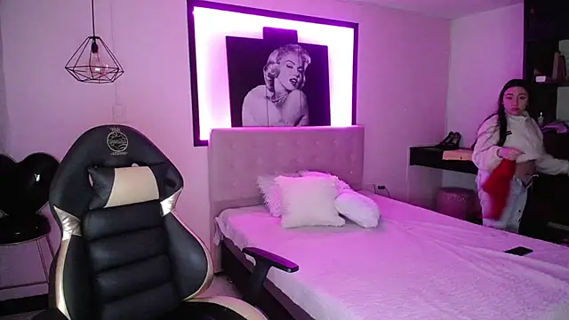 Andrea Ramos online show from 12.11.24