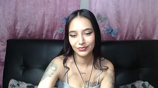 Snapshot of Annerainhoot chatting on 12.19.24 Annerainhoot online show from 12.19.24
