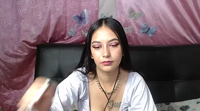 Snapshot of Annerainhoot chatting on 01.08.25 Annerainhoot online show from 01.08.25