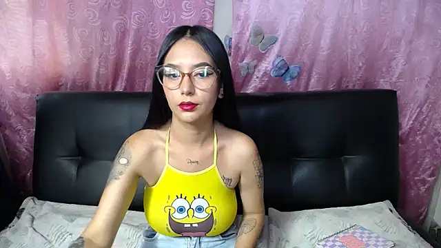 Snapshot of Annerainhoot chatting on 02.05.25 Annerainhoot online show from 02.05.25