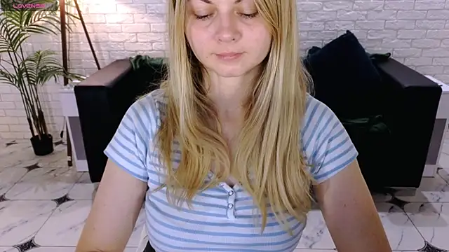 SmilingEmily  online show from 10.04.25