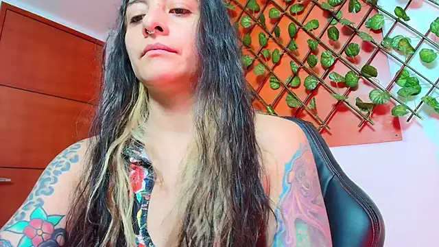 Snapshot of Naughty_Kittenm chatting on 04.07.26 Naughty Kittenm online show from 04.07.26