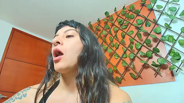 Snapshot of Naughty_Kittenm chatting on 04.15.26 Naughty Kittenm online show from 04.15.26