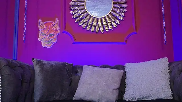 Julieta Russell online show from 12.14.25