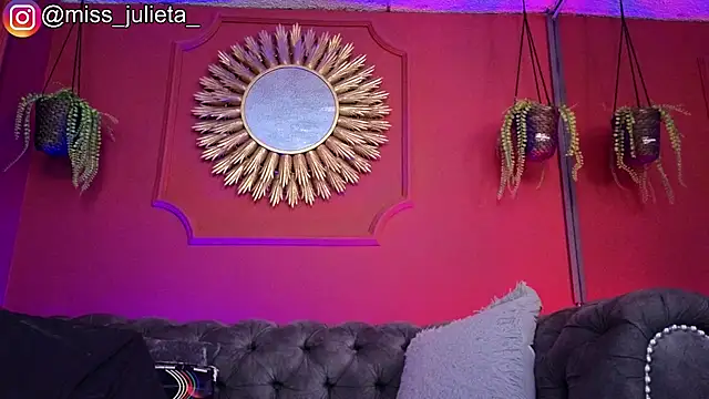 Snapshot of Julieta_Russell chatting on 06.04.26 Julieta Russell online show from 06.04.26