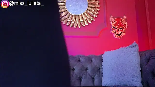 Snapshot of Julieta_Russell chatting on 06.19.26 Julieta Russell online show from 06.19.26