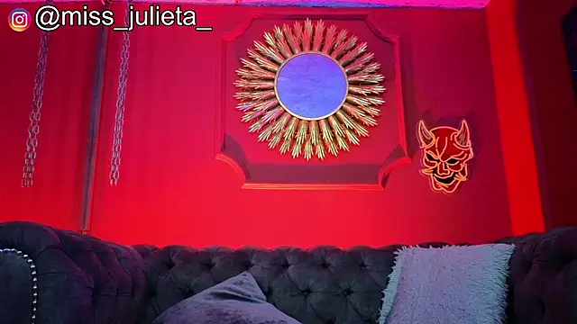 Snapshot of Julieta_Russell chatting on 07.08.26 Julieta Russell online show from 07.08.26