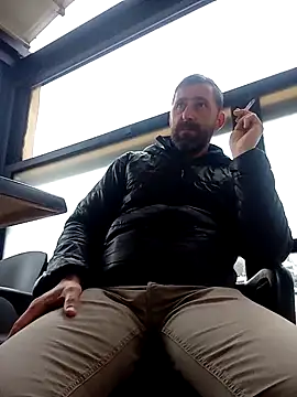 Snapshot of BZHsex chatting on 03.04.25 BZHsex online show from 03.04.25