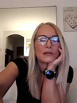 Snapshot of kikkastar chatting on 12.03.24 kikkastar online show from 12.03.24