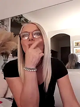 Snapshot of kikkastar chatting on 12.05.24 kikkastar online show from 12.05.24