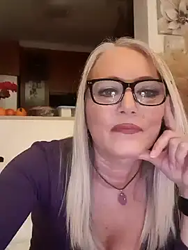 Snapshot of kikkastar chatting on 12.06.24 kikkastar online show from 12.06.24