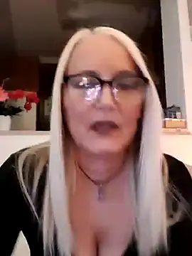 Snapshot of kikkastar chatting on 01.13.25 kikkastar online show from 01.13.25