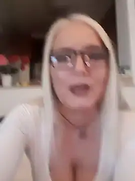 Snapshot of kikkastar chatting on 01.24.25 kikkastar online show from 01.24.25