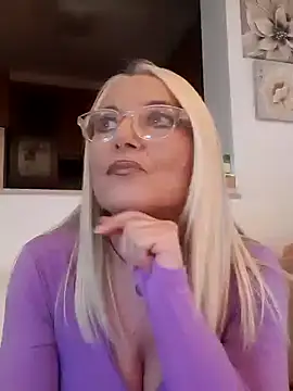 Snapshot of kikkastar chatting on 02.02.25 kikkastar online show from 02.02.25