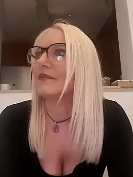 Snapshot of kikkastar chatting on 02.09.25 kikkastar online show from 02.09.25