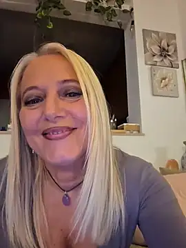 Snapshot of kikkastar chatting on 02.12.25 kikkastar online show from 02.12.25