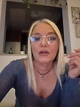 Snapshot of kikkastar chatting on 03.12.25 kikkastar online show from 03.12.25