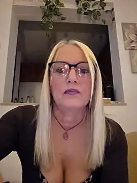 Snapshot of kikkastar chatting on 03.16.25 kikkastar online show from 03.16.25