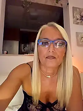 Snapshot of kikkastar chatting on 09.11.25 kikkastar online show from 09.11.25