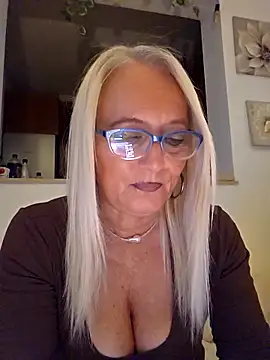 Snapshot of kikkastar chatting on 09.14.25 kikkastar online show from 09.14.25