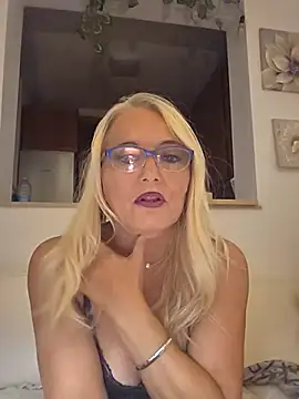 Snapshot of kikkastar chatting on 09.24.25 kikkastar online show from 09.24.25