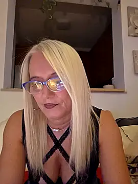 Snapshot of kikkastar chatting on 10.09.25 kikkastar online show from 10.09.25