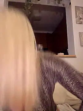 Snapshot of kikkastar chatting on 10.26.25 kikkastar online show from 10.26.25