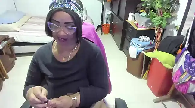 Mrs mommy  online show from 01.29.25