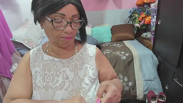 Snapshot of Mrs_mommy_ chatting on 06.15.26 Mrs mommy online show from 06.15.26