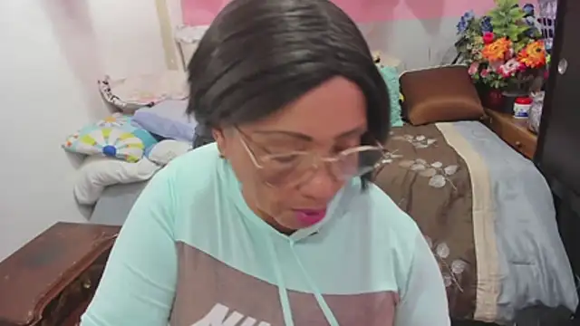 Snapshot of Mrs_mommy_ chatting on 06.19.26 Mrs mommy online show from 06.19.26