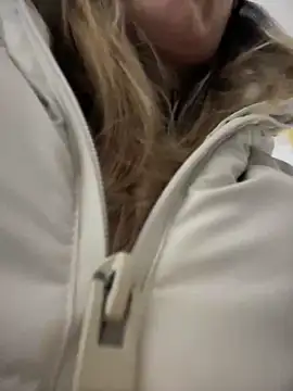 HotXMom online show from 03.17.25