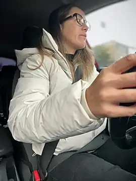 HotXMom online show from 10.08.25