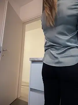 HotXMom online show from 11.30.25