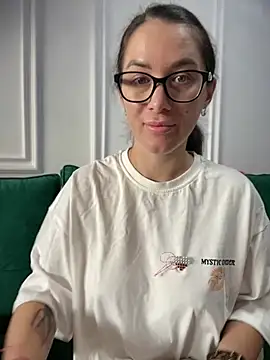 HotXMom online show from 03.04.26