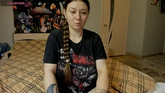 Snapshot of AlisaBacker chatting on 11.11.25 AlisaBacker online show from 11.11.25