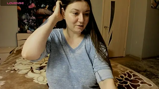 Snapshot of AlisaBacker chatting on 11.15.25 AlisaBacker online show from 11.15.25