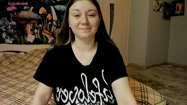 Snapshot of AlisaBacker chatting on 11.16.25 AlisaBacker online show from 11.16.25