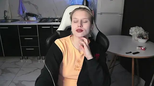 Snapshot of MertyXX chatting on 04.23.26 MertyXX online show from 04.23.26
